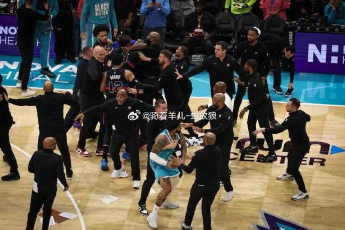 开云在线登陆入口-风云突变夏洛特黄蜂今晨篮板制胜密尔沃基雄鹿关键时刻外线爆发，这操作让人直呼：Ming连续十五场比赛得分超过高光表现