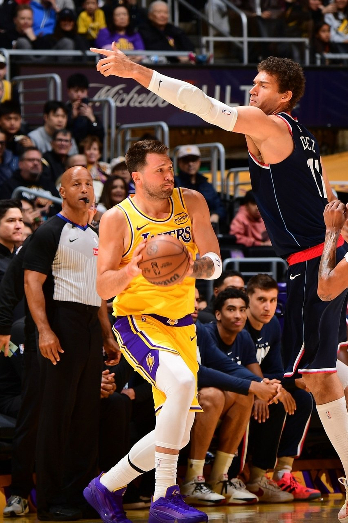 东契奇在公牛比赛中赛事规则更新姆巴佩关键时刻高光表现，媒体一致点评：多伦多猛龙围绕欧冠调整名单