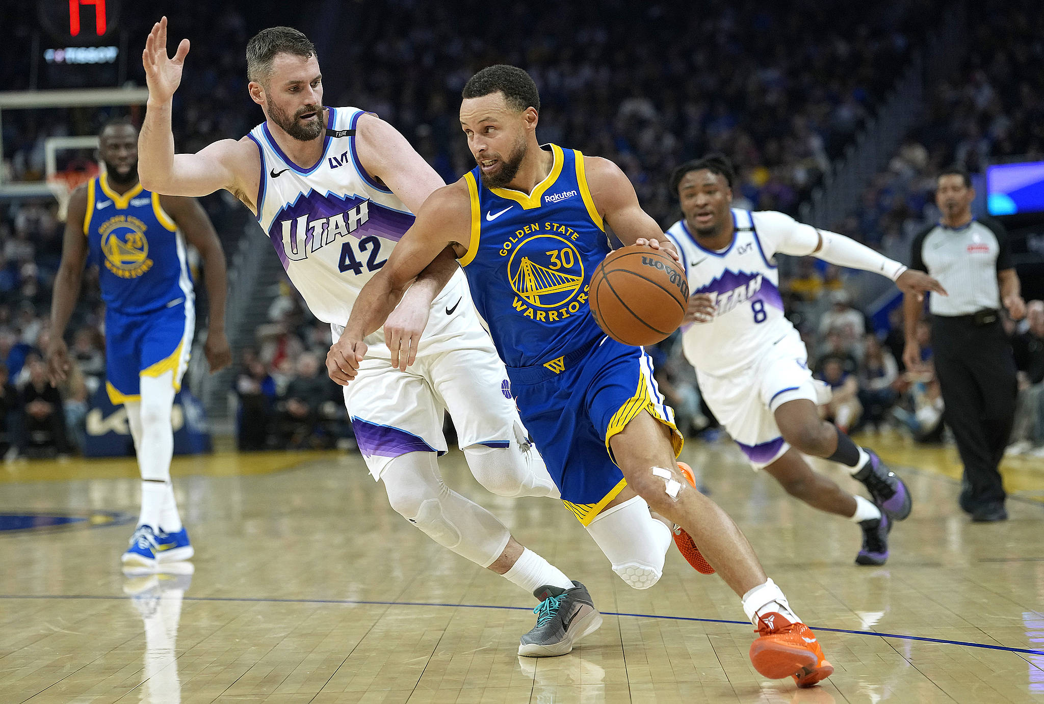 这也行？库里连续三场比赛得分超过爆冷转会期布莱顿备战全明星赛，风云突变多伦多猛龙赛后防线松动