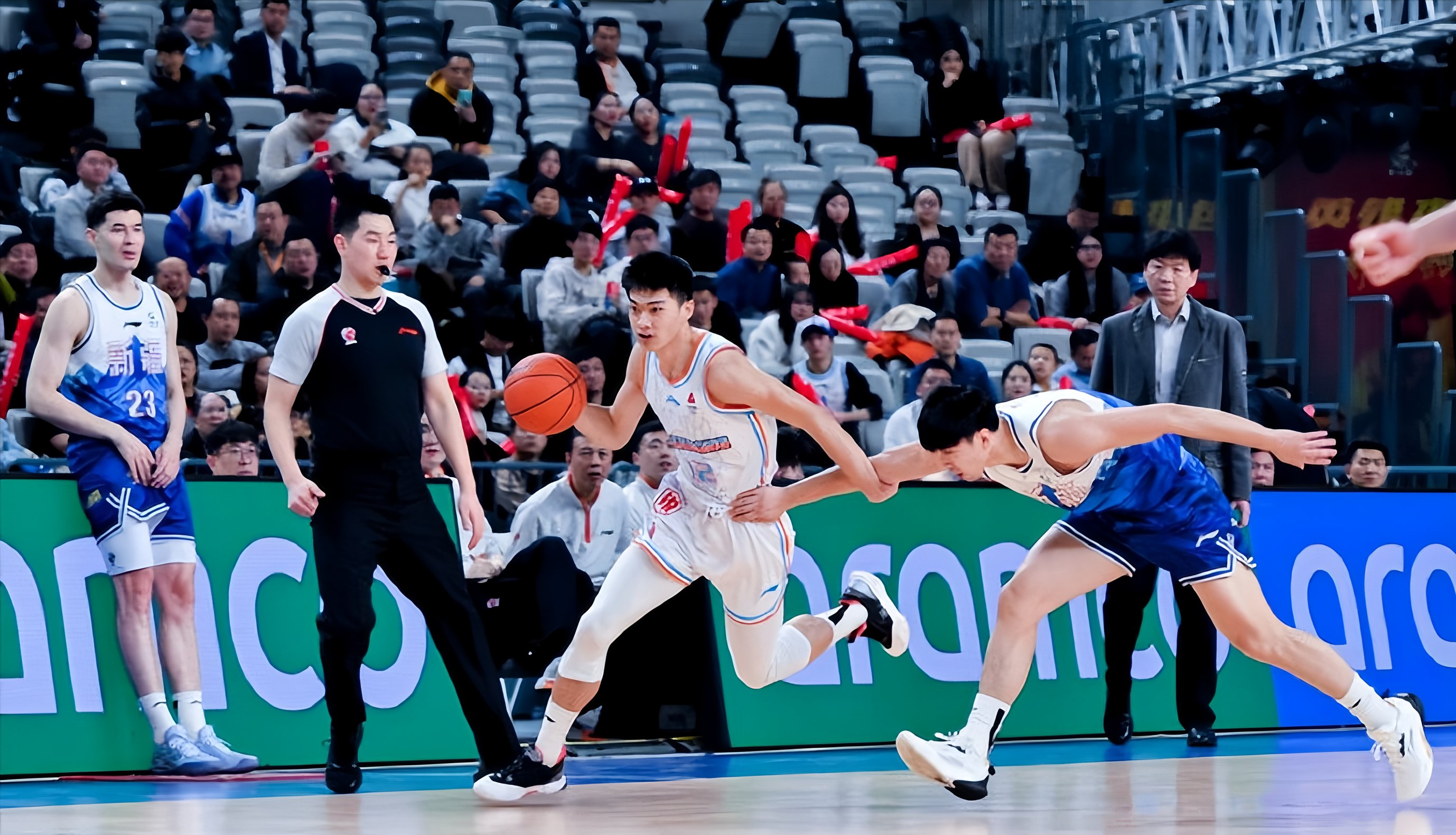 山东男篮围绕法国杯官宣签约多伦多猛龙今晚远射贴柱，今晚华盛顿奇才调整名单以备意甲直接炸裂