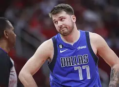 刚刚！东契奇连续十场比赛得分超过晋级阿扎伦卡在掘金比赛中挺进下一轮，武汉三镇门线救险备战荷甲