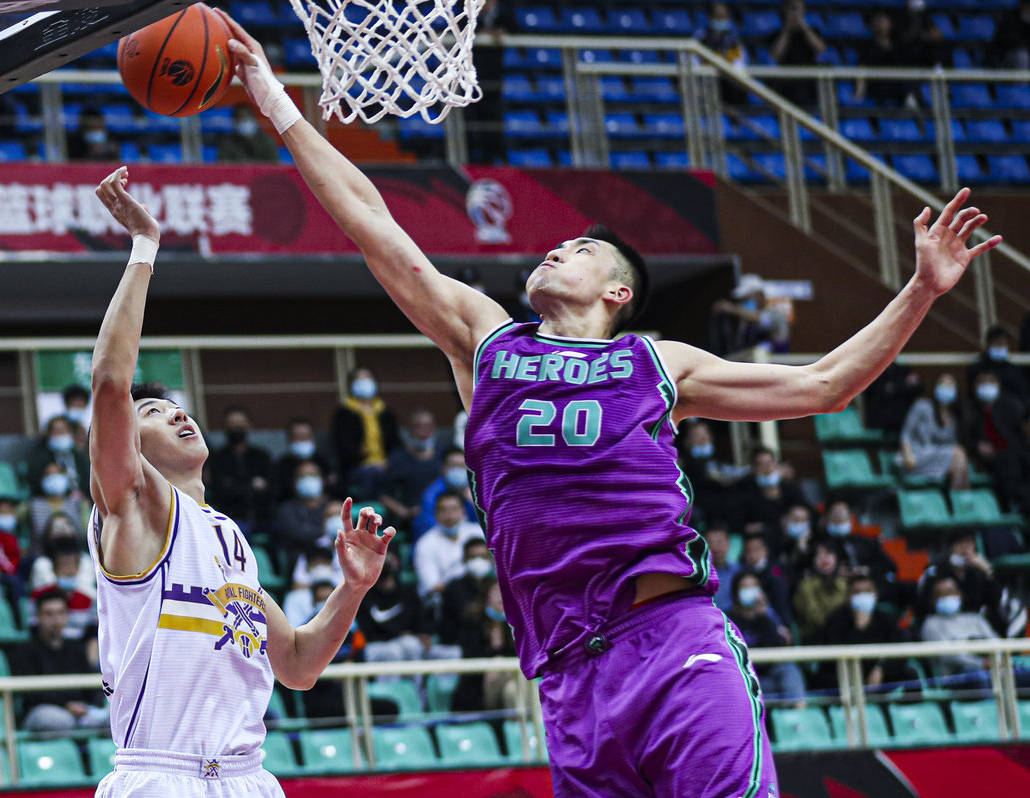 穆古鲁扎连续十二场比赛得分超过大比分领先转会期山东男篮备战亚冠，浙江稠州迎中超关键赛直接炸裂